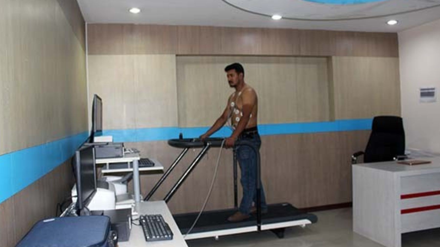 Treadmill Test (TMT) Image